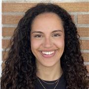 Apta para clases de piano para todas las edades, especialmente niños